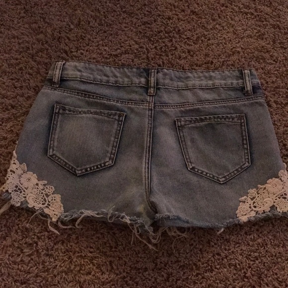 Denim shorts with Lace - Picture 2 of 2